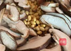 Illustration of home-style soybean and pig trotters 15