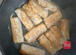 Illustration of home-style fried saury segments 6