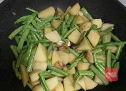 Illustration of how to cook potatoes and beans 7