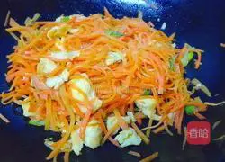 Illustration of making egg and carrot shreds 13