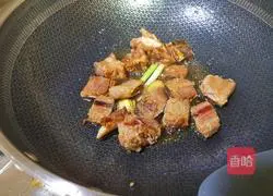 Illustration of how to make steamed pork ribs and lotus root 7