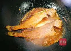 Illustration of braised small yellow croaker 2