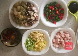 (Mushroom Meat Braised) Fried Noodles Recipe Illustration 2