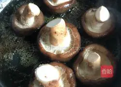 Illustration of how to make meat slices stuffed with mushrooms in oyster sauce 4