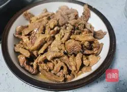 Illustration of how to make fried beef with wheat celery 7