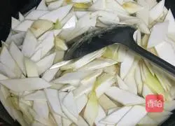 Illustration of how to make fried pork slices with bamboo shoots 4