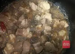 Illustration of how to make red braised beef brisket 1