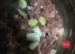 Illustration of how to make braised beef in a pot (home-cooked version) 3