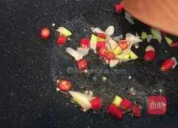 Illustration of Kuaishou Stir-fried Shrimp with Seasonal Vegetables and Asparagus 5