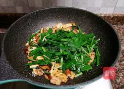 Illustration of how to make stir-fried tofu with leeks 11