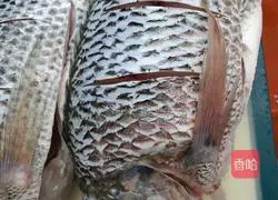 Illustration of braised fish stuffed with meat 1