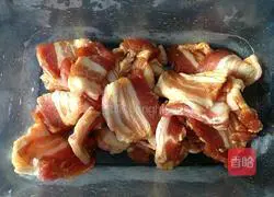 Illustration of how to make steamed pork with rice flour 3