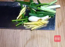 Cantonese style - fried shrimps with broccoli illustration 2