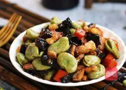 Illustration of how to make diced black fungus and broad bean cake 9