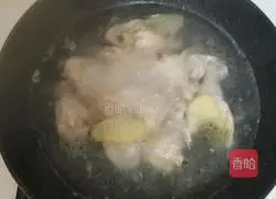 Illustration of how to make beer-stuffed chicken legs 1