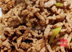 Illustration of how to make shredded pork with Jia Chang Jing sauce 4