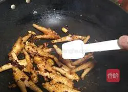 Illustration of how to make spicy chicken feet 7