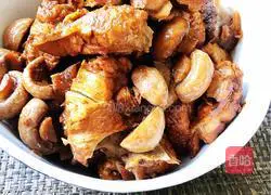 How to stew the ribs with straw mushrooms Illustration 8