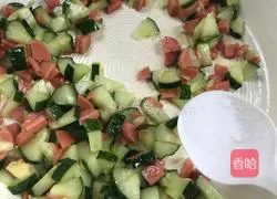 Illustration of how to make cucumber rice bucket 14