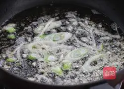 Saute the mushrooms Illustration of how to make potato chips 4