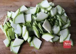 Illustration of how to make fried zucchini with eggs 3