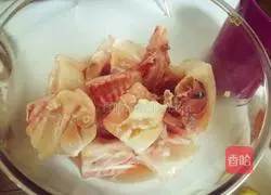 Illustration of how to hook a rabbit with pig tail 5