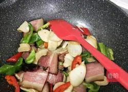 Illustration of how to stir-fry bacon with king oyster mushrooms 13