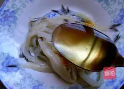 Illustration of how to make dry fried whitebait 5