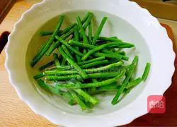 Mahjong garlic paste Cowpea#New Year's Eve dinner recipe illustration 6