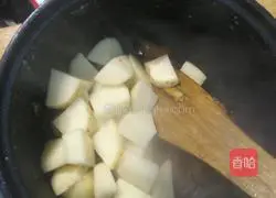 Illustration of how to make potato stewed pork belly 6