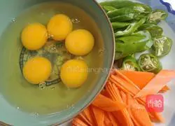 Illustration of how to make Mushu Pork 2