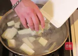 Illustration of how to make orange New Zealand beef brisket with garlic eggplant 4