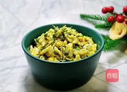 Illustration of how to make scrambled eggs with acacia flowers 12