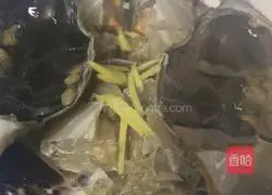 Illustration of how to make scallion oil crab 7