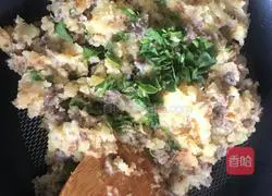 Illustration of how to make beef mashed potatoes 9