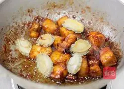Illustration of how to make abalone braised pork 6