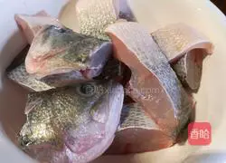 Illustration of how to cook sea bass in a pot 1 