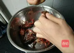 Illustration of how to make spicy crayfish 3