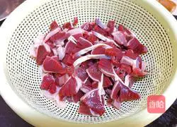 Illustration of how to cook duck gizzards with pickled cabbage 5