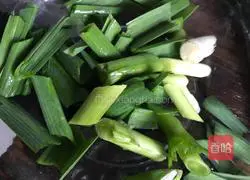 Illustration of how to steam cured fish with lotus leaves 4
