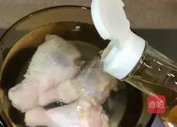 Illustration of how to make crispy fried chicken legs 3