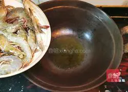 Illustration of braised shrimp in oil 3