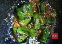 Illustration of braised tiger skin and green pepper 6