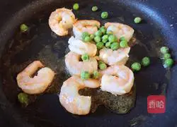 Illustration of how to make fried eggs with shrimps 9