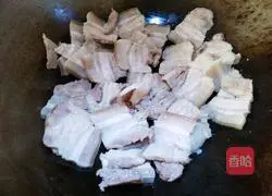 Illustration of how to make twice-cooked pork with double peppers 6