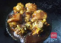 Illustration of Braised Pork Trotters 11