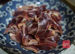 Illustration of stir-fried duck gizzards 2