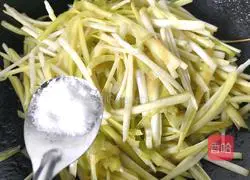 Illustration of how to make stir-fried shrimp with chives 9