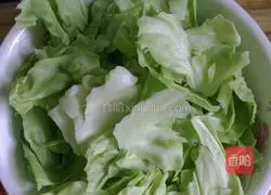 Illustration of how to make dry pot cabbage 1
