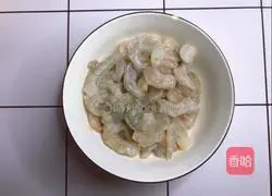 Illustration of how to make fried shrimps with green onions 1